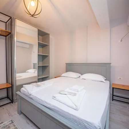 Отель Aerial & 4*