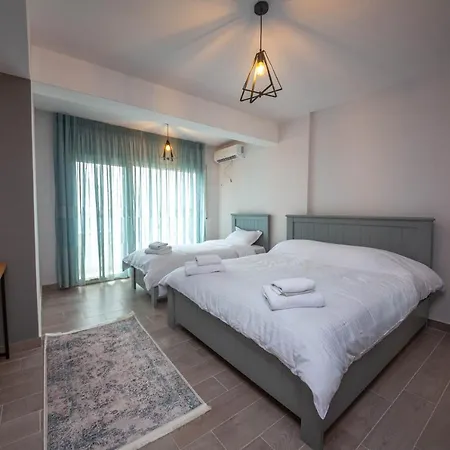 Отель Aerial & 4*